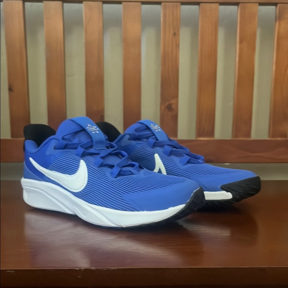 Nike Star Runner Blue and White Sneakers - Picture 2 of 5